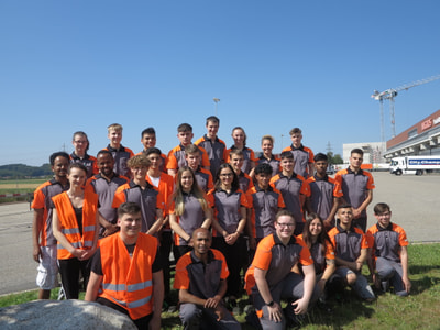 Gruppenfoto von Lernenden MVB Lernende